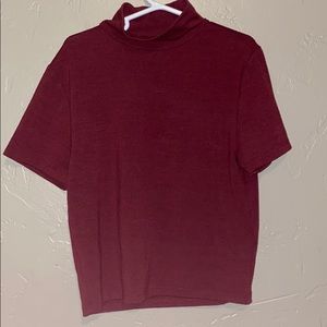 A crop with a Tuttle neck